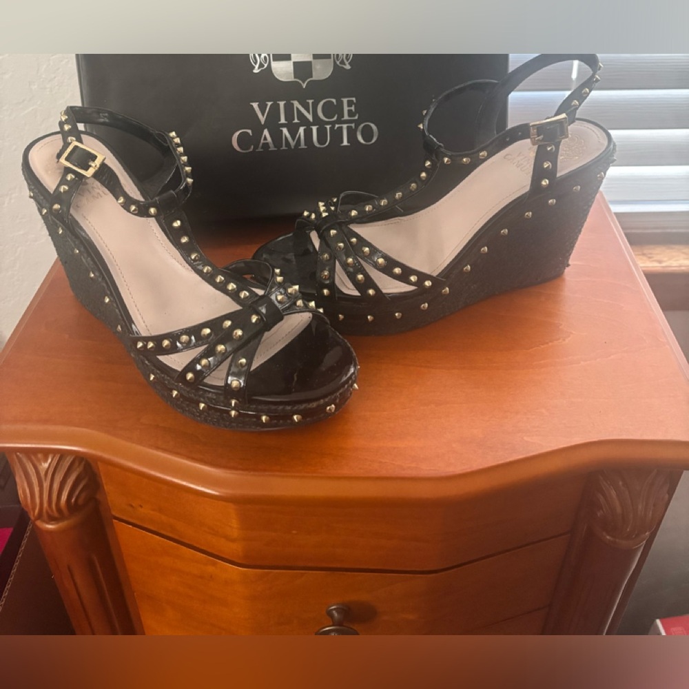 Vince Camuto wedges Black with gold studs